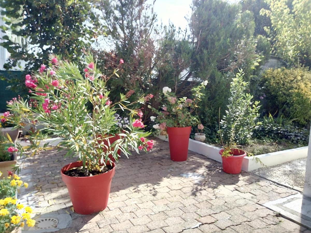 Les Roses De Rita Apartment Boisset-les-Montrond Bagian luar foto